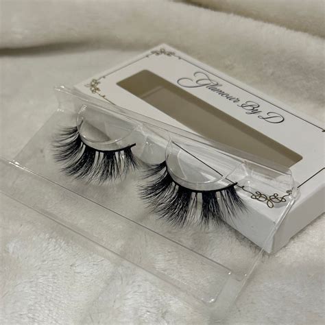 chanel false eyelashes.